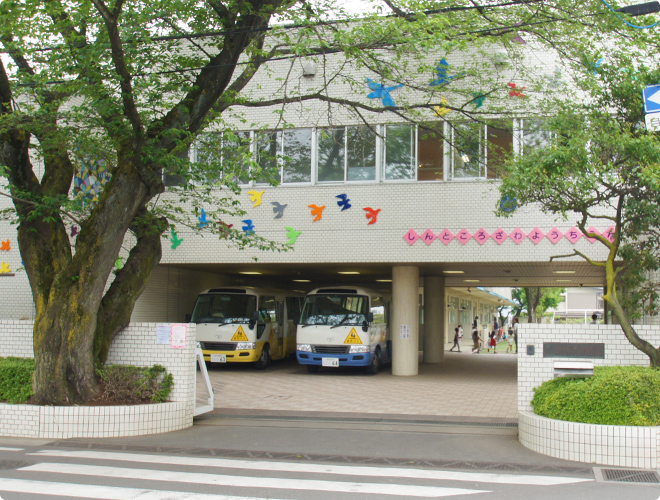 新所沢幼稚園の正門